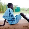 Un jeune garçon venant de recevoir un traitement contre la maladie du ver de Guinée au Soudan du Sud.