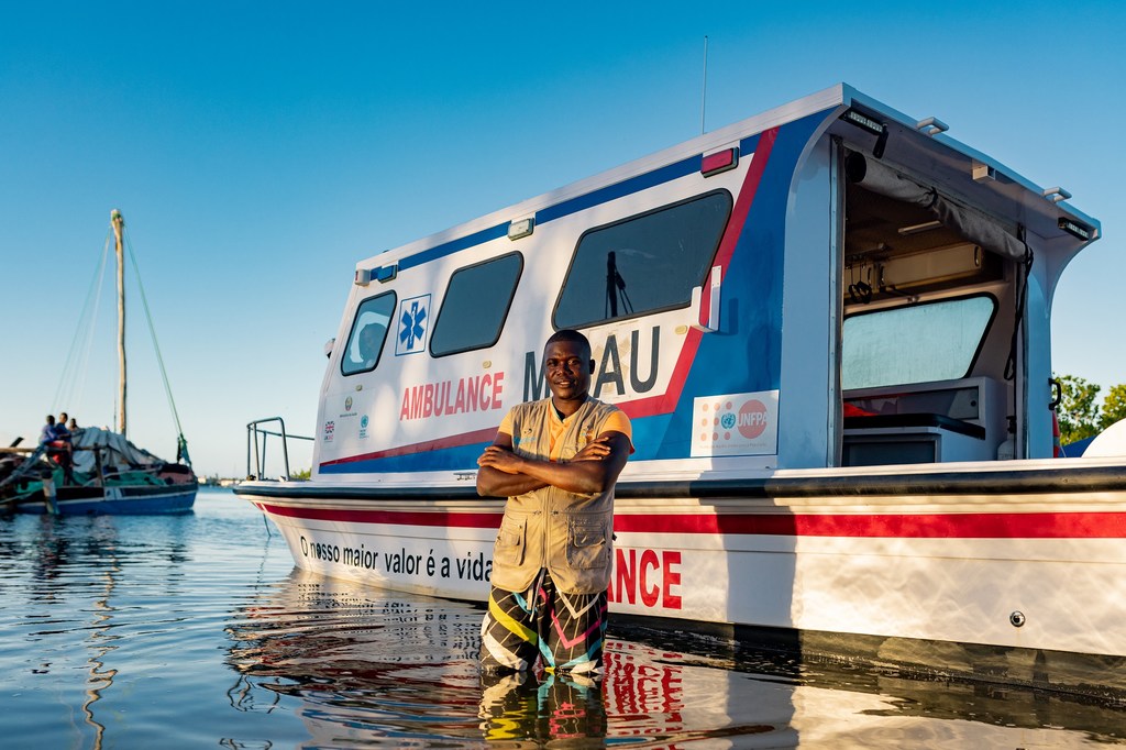 Amisse, Capitão do barco-ambulância apoiado pelo UNFPA no distrito de Ibo, em Cabo Delgado, norte de Moçambique