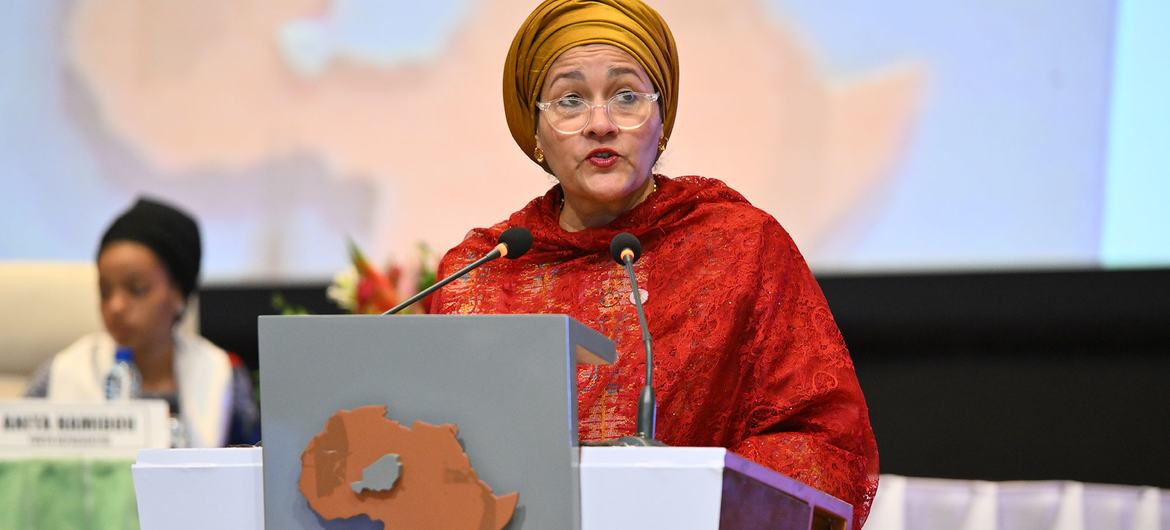 نائبة الأمين العام أمينة محمد تسلط الضوء على التحديات التي تواجه منطقة الساحل في اجتماع في نيامي ، النيجر.