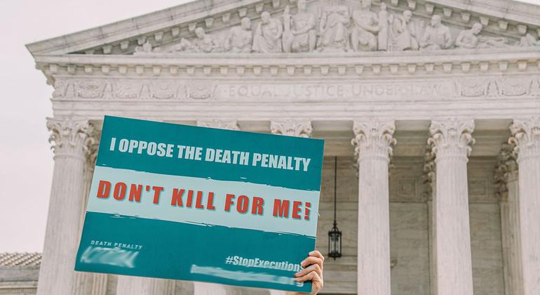 Protesta contra la pena de muerte ante el Tribunal Supremo en Washington D.C., Estados Unidos.