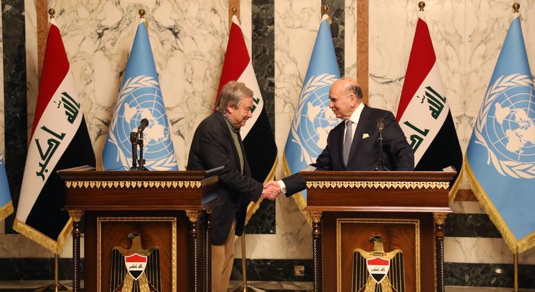 संयुक्त राष्ट्र महासचिव एंतोनियो गुटेरेश इराक के बग़दाद आगमन पर इराक के विदेश मंत्री से मिले.