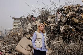 المديرة التنفيذية لليونيسف كاثرين راسل تزور مركز مدينة كهرمان مرعش بعد الزلزال المزدوج المدمر الذي ضرب جنوب شرق تركيا.