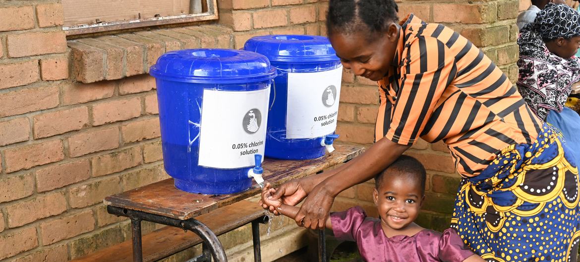 UNICEF is assisting the Government of Malawi in providing safe and clean water in camps accommodating cyclone Freddy survivors.