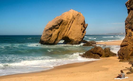 Penedo do Guincho, Geoparque Mundial da Unesco Oeste, Portugal. Em menos de um mês, o país foi atingido por duas ondas de calor, com temperaturas que atingiram níveis inéditos e consequências trágicas