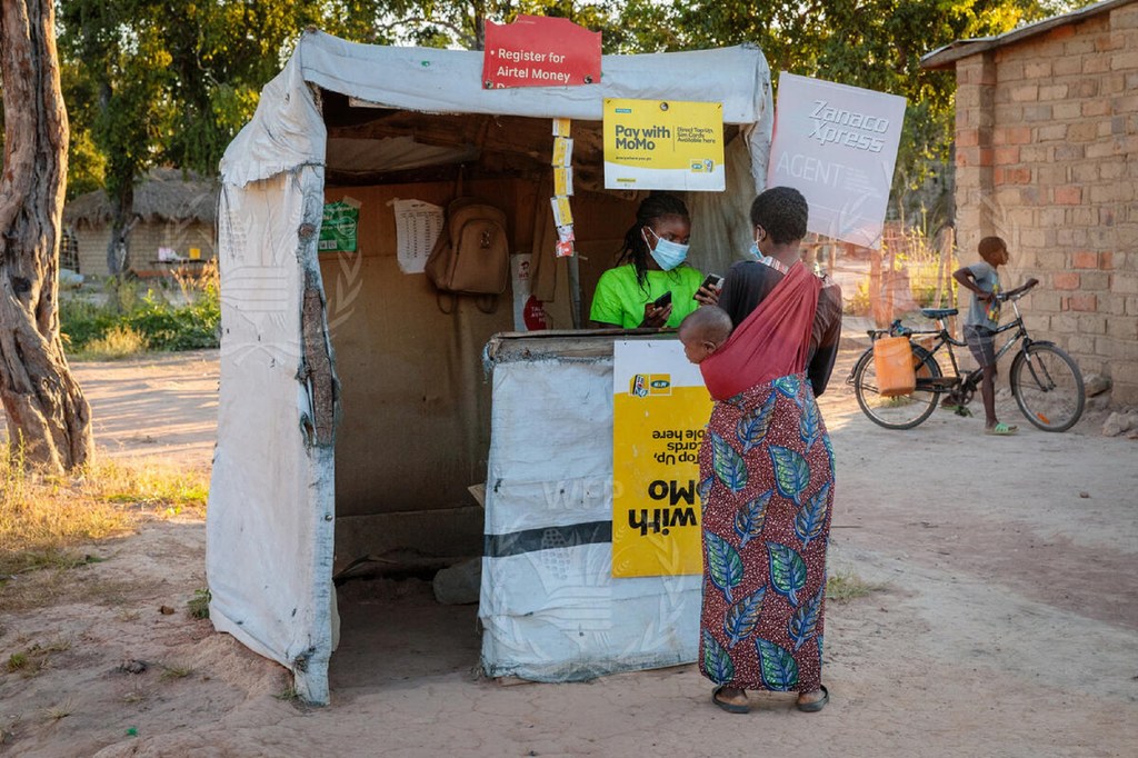 Un puesto de transferencia de dinero móvil en Zambia.