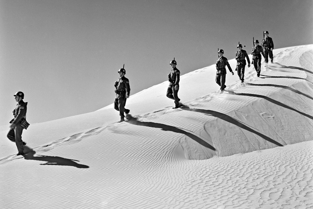 Troupes yougoslaves servant avec la Force d'urgence des Nations Unies (UNEF) en patrouille dans la péninsule du Sinaï, en Égypte, en 1957.