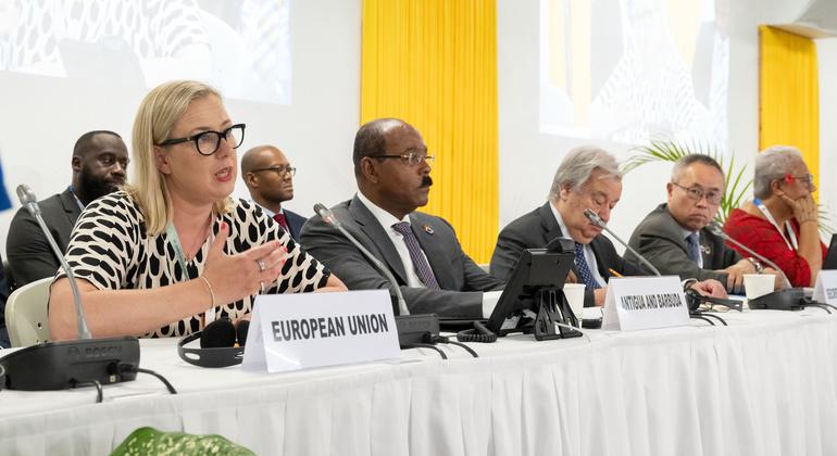Jutta Urpilainen (left), Commissioner for International Partnerships at the European Commission, addresses the high-level meeting on mobilization of resources at the fourth International Conference on Small Island Developing States (SIDS4).