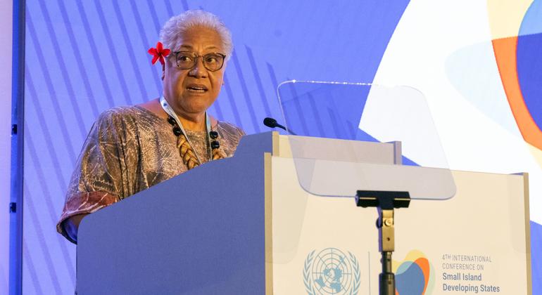La primera ministra de Samoa, Fiamē Naomi Mataʻafa, interviene en la cuarta Conferencia Internacional sobre Pequeños Estados Insulares en Desarrollo (SIDS4).