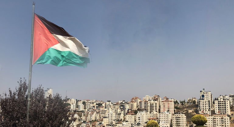 Палестинский флаг в Рамалле, Западный берег. 