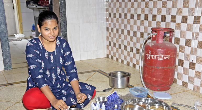 अपनी डी-फार्मा पूरी करने के बाद, प्रियाँशी एक आयुर्वेदिक फार्मेसी स्टोर खोलने की योजना बना रही हैं.