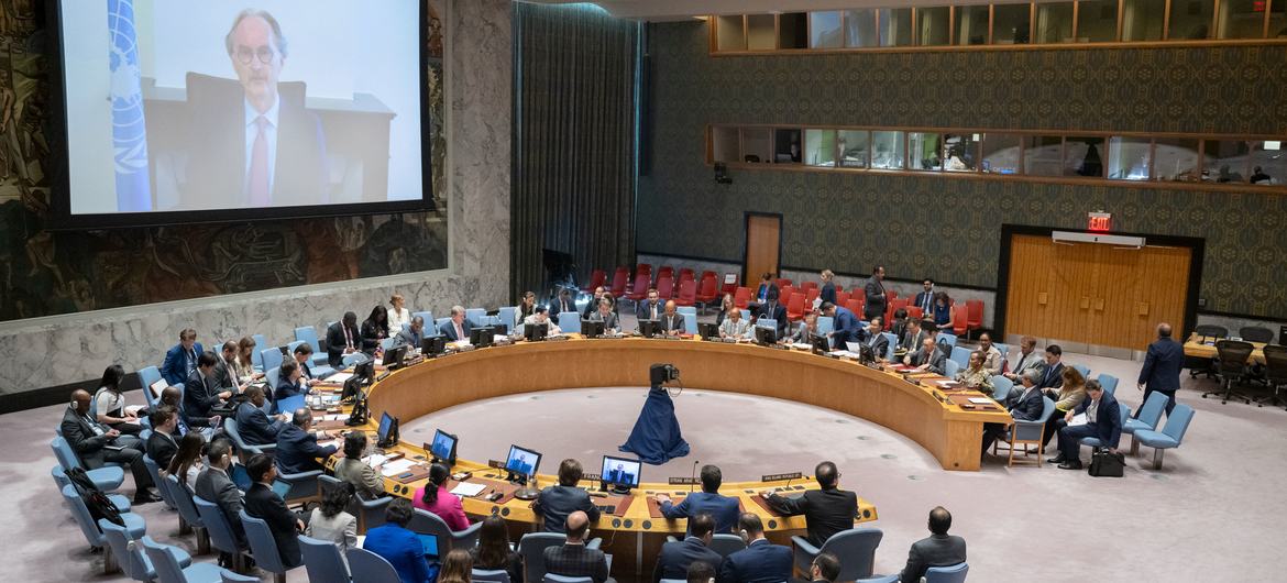 Geir Pedersen (on screen), UN Special Envoy for Syria, briefs the Security Council on the situation in the country.