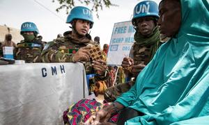 UN peacekeepers visit a remote part of northern Mali and provide free medical assistance to isolated communities (file).. 