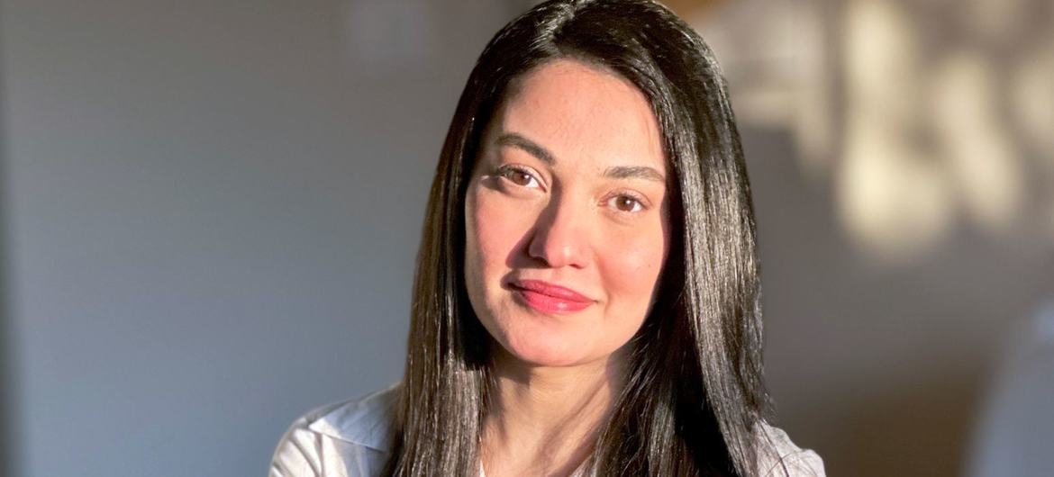 Retrato de la artista pakistaní y defensora de los derechos de las personas con discapacidad, Muniba Mazari.