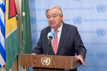 أمين عام الأمم المتحدة أنطونيو غوتيريش يتحدث إلى الصحفيين، بالمقر الدائم للمنظمة، حول الوضع في قطاع غزة.