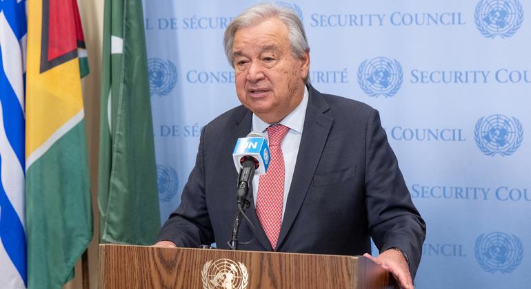 أمين عام الأمم المتحدة أنطونيو غوتيريش يتحدث إلى الصحفيين، بالمقر الدائم للمنظمة، حول الوضع في قطاع غزة.
