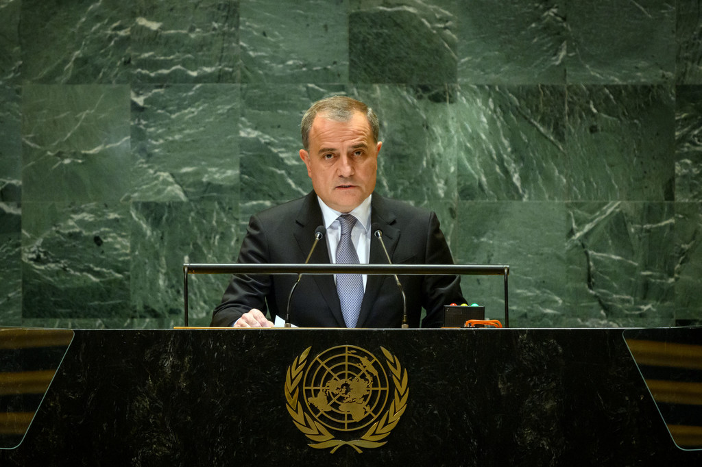 Министр иностранных дел Азербайджана Джейхун Байрамов на трибуне Генассамблеи ООН.