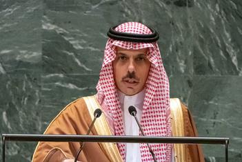 وزير الخارجية السعودي الأمير فيصل بن فرحان آل سعود متحدثا في المناقشة العامة للدورة التاسعة والسبعين للجمعية العامة للأمم المتحدة.