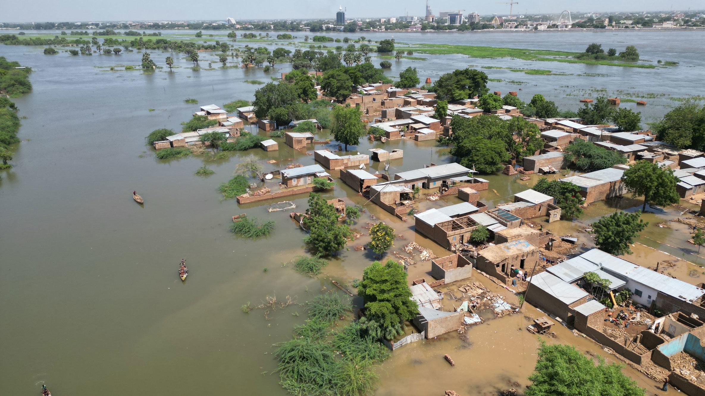喀麦隆北部库塞里区洛根河洪水泛滥。