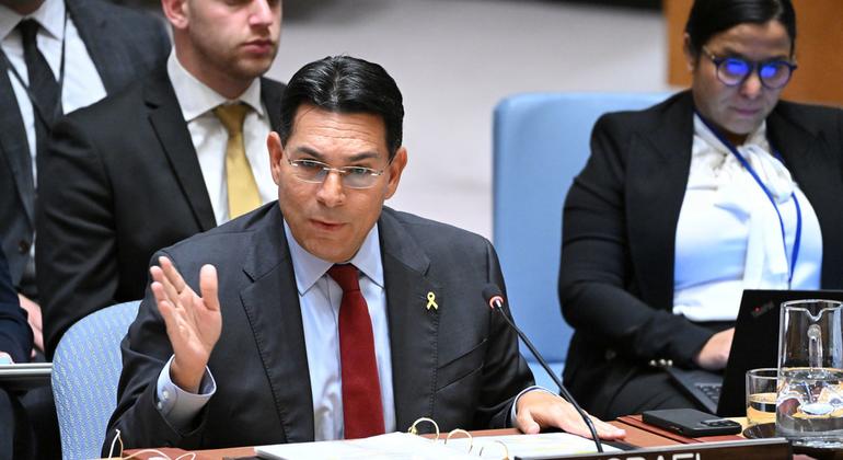 以色列常驻联合国代表达农在安理会会议上就中东局势发表讲话。