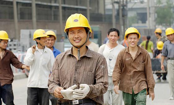 एशिया और प्रशांत क्षेत्र में रोज़गार में थोड़ा सुधार दर्ज किया गया है.