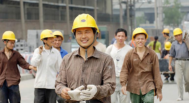 एशिया और प्रशांत क्षेत्र में नौकरियों में थोड़ा सुधार दर्ज किया गया है.