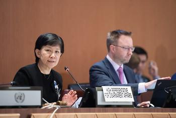 联合国裁军事务高级代表中满泉（左）在《禁止生物武器公约》第九次审查大会上发言。（资料图）