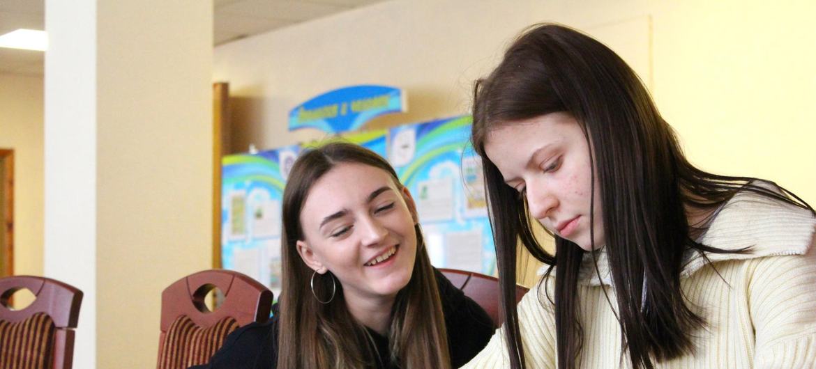 Чтобы помочь детям и подросткам, столкнувшимся с травлей в интернете, ЮНИСЕФ в Беларуси создал проект #ИнтернетБезБуллинга. 
