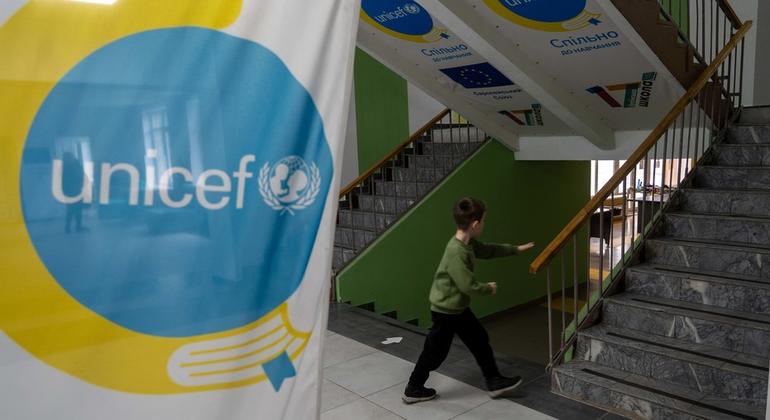 1,1 миллиона детей, по данным Министерства образования Украины, используют смешанную формуобучения. 