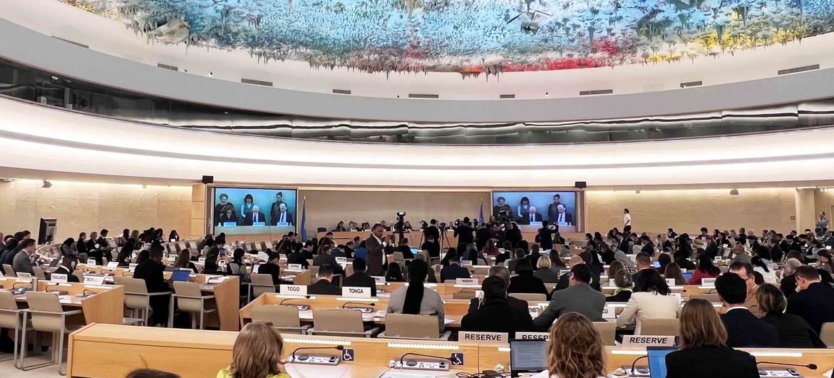 Le Haut-Commissaire Volker Türk présente un rapport sur la situation des droits de l'homme dans le territoire palestinien occupé aux délégués de la 55e session du Conseil des droits de l'homme des Nations Unies.