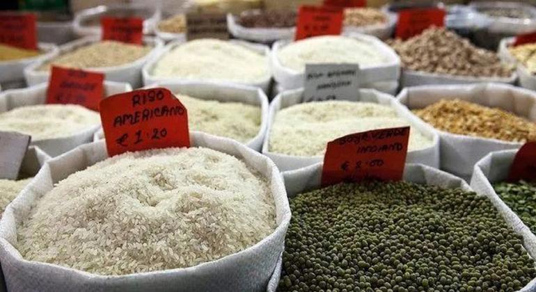 Índice de Preços de Alimentos da FAO sobe, influenciado pelas cotações internacionais mais altas de açúcar, carne e arroz