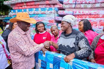 Deputy President Rigathi Gachagua of Kenya accompanied by a UN delegation today distributed essential aid to families affected by recent floods in Kiamaiko, Mathare, in Nairobi county.
