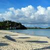Вид на пляж Джолли-Бич в Антигуа и Барбуде, где проходит четвертая Международная конференция по малым островным развивающимся государствам.