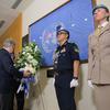 El Secretario General António Guterres coloca una corona floral en honor a los cascos azules caídos con motivo del Día Internacional del Personal de Paz.