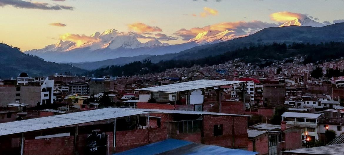 Vue sur la Cordillère Blanche depuis la ville de Huaraz.