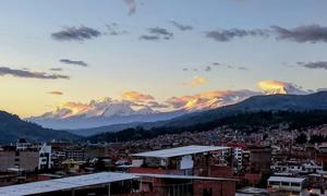 Vista a la Cordillera Blanca desde la ciudad de Huaraz. 