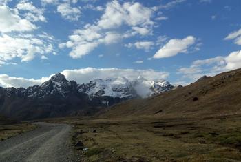 Paysages autour du glacier Pastoruri, qui a le plus reculé au cours des 40 dernières années dans la Cordillère Blanche, au Pérou.