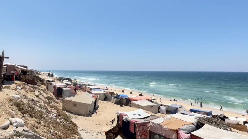 Abri de fortune pour personnes déplacées à Az-Zawayda, dans le centre de Gaza.