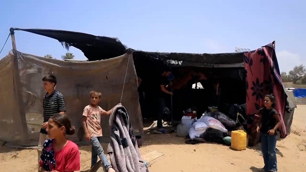 Une tente dans un abri de fortune pour personnes déplacées à Az-Zawayda, dans le centre de Gaza.