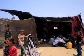Niños desplazados en Gaza.