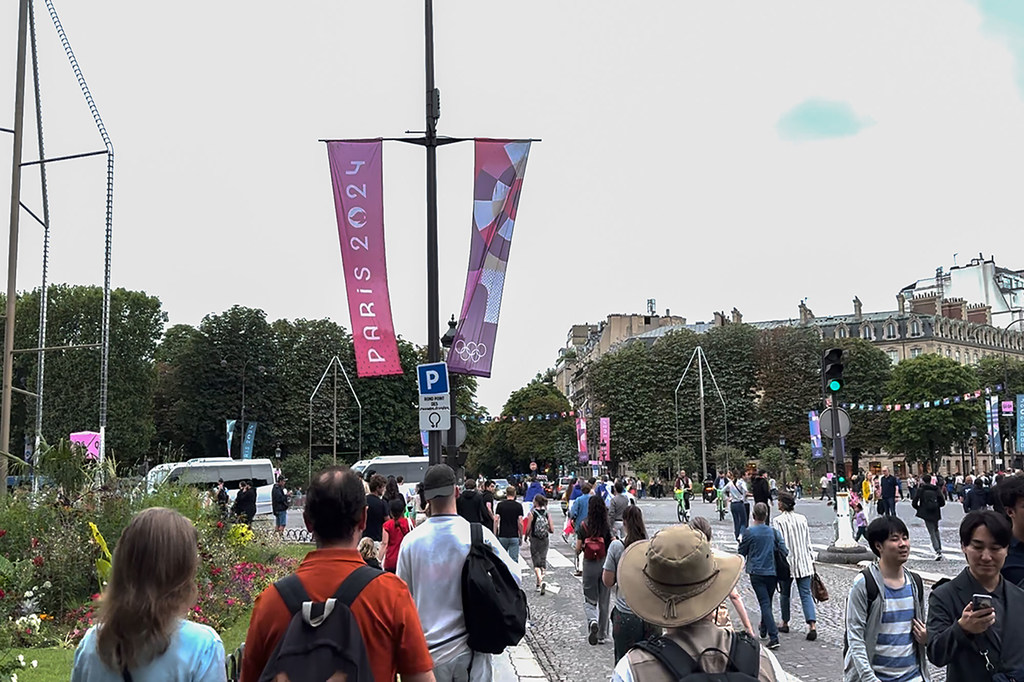 Une vue de Paris, à côté des Champs-Elysées, pendant les Jeux Olympiques de 2024.