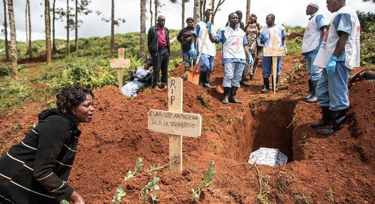 Ebola en RDC : le transport des dépouilles menace d'étendre l'épidémie, alerte l'ONU