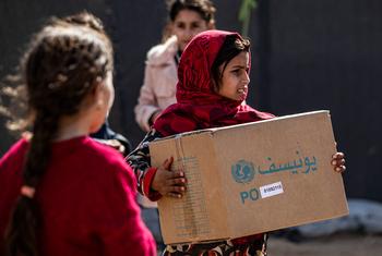 Дети в лагере Аль-Хол, Сирия получают помощь от ООН  