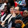 Delegados da ONU em uma cúpula em Luanda, Angola, ouvindo atentamente uma apresentação.