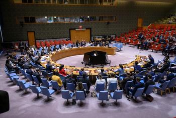 A wideview of the Security Council meeting as members discuss the situation in Ukraine.