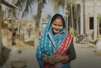 Mhusika mkuu wa mradi wa IFAD Bibha kutoka Nepal, ambaye mumewe alipoondoka Nepal kwenda Qatar kufanya kazi, Bibha alibakia nyumbani kulea sio tu watoto wao wawili bali pia wakwe zake.