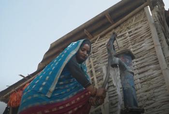 Mhusika mkuu wa mradi wa IFAD Bibha kutoka Nepal, ambaye mumewe alipoondoka Nepal kwenda Qatar kufanya kazi, Bibha alibakia nyumbani kulea sio tu watoto wao wawili bali pia wakwe zake.