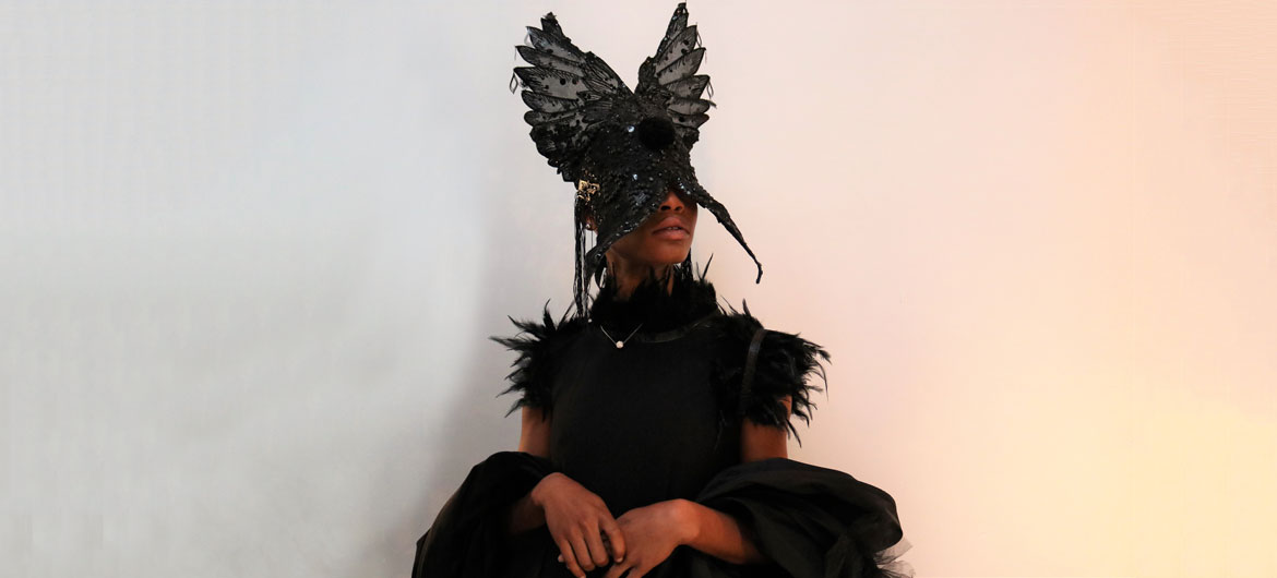 Платье «Черный лебедь» из коллекции проекта, поддержанного МОМ.