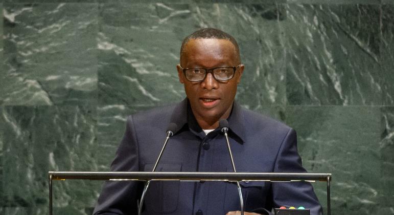 Edouard Bizimana, Waziri wa Mambo ya Nje na Ushirikiano wa Kikanda wa Burundi, akihutubia mjadala mkuu wa mkutano wa 80 wa Baraza Kuu la UN. Edouard Bizimana, Waziri wa Mambo ya Nje na Ushirikiano wa Kikanda wa Burundi, akihutubia mjadala mkuu wa mkutano wa 80 wa Baraza Kuu la UN.