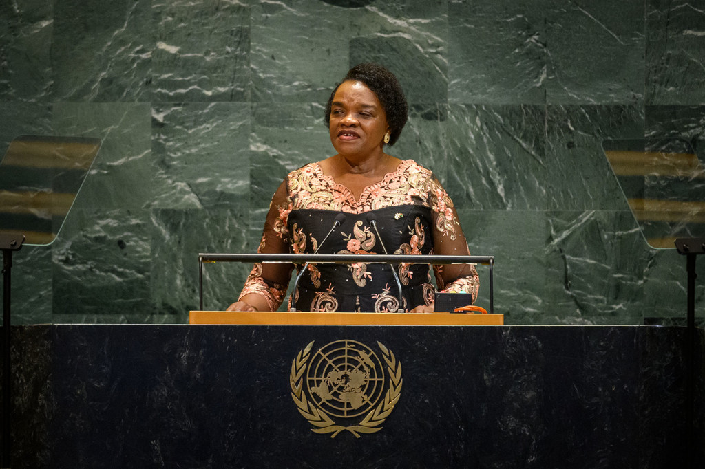 Balozi Agnes Mary Chimbiri-Molande wa Malawi akihutubia mjadala mkuu wa kikao cha themanini cha Baraza Kuu.