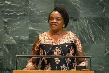 Balozi Agnes Mary Chimbiri-Molande wa Malawi akihutubia mjadala mkuu wa kikao cha themanini cha Baraza Kuu.